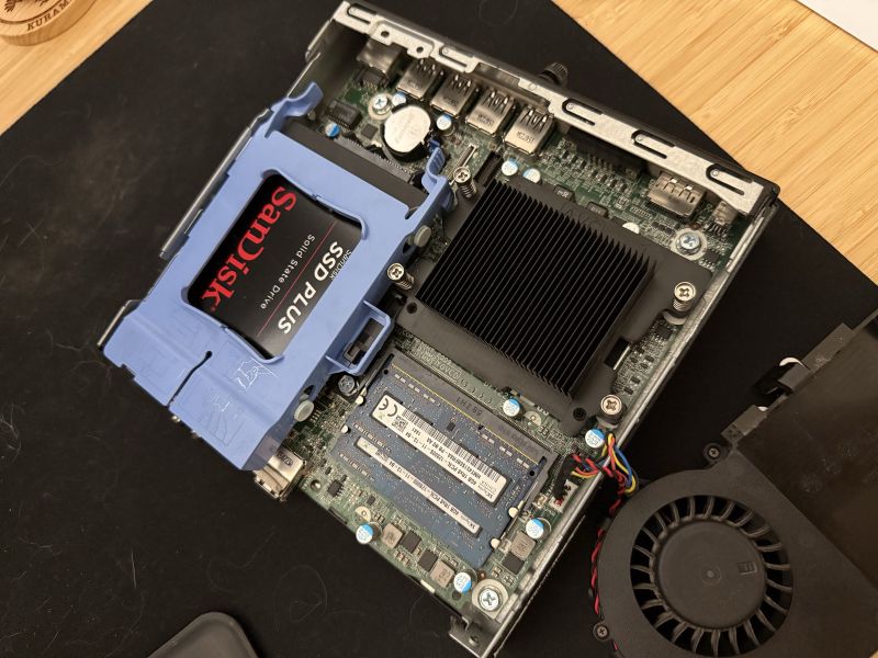 Intérieur d’un OptiPlex ouvert pour l’upgrade RAM